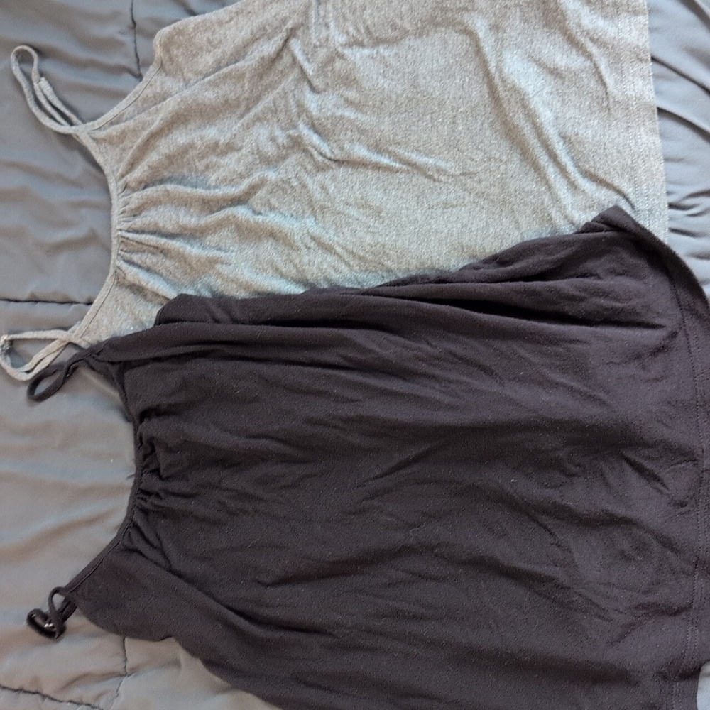 2 Tanks Black And Gray